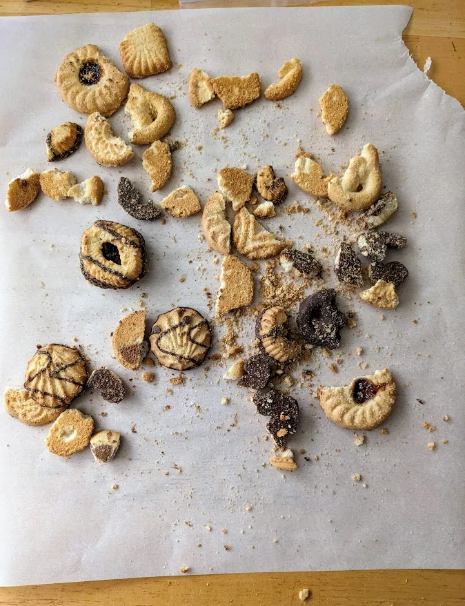 Aldi Benton Holiday Cookies Review • Snarkle-Sauce on Wry
