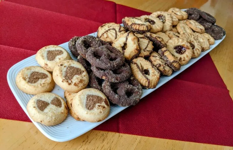 Aldi Benton Holiday Cookies Review • Snarkle-Sauce on Wry