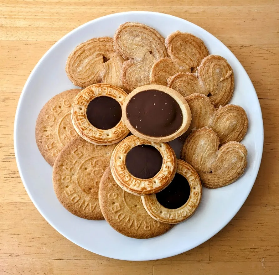 St Michel French Butter Cookies Review • Snarkle-Sauce on Wry