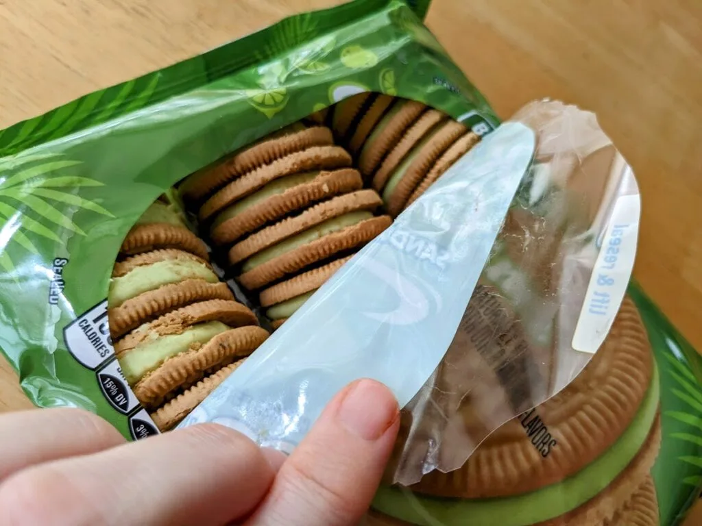Aldi Key Lime Creme Sandwich Cookies Review • Snarkle-Sauce on Wry