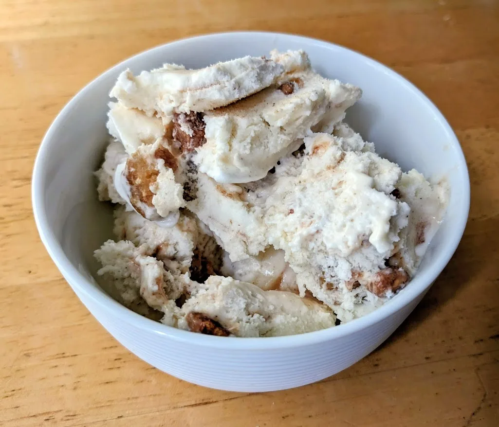 Publix Rum Nut Bread Pudding Ice Cream Review • Snarkle-Sauce on Wry